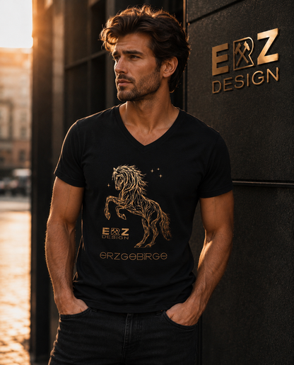 Herren T-Shirt im ERZ-Design mit V-Ausschnitt und modernem Schnitt Handgefertigtes Herren T-Shirt im ERZ-Design mit V-Ausschnitt  Pferd Erzgebirge Wald